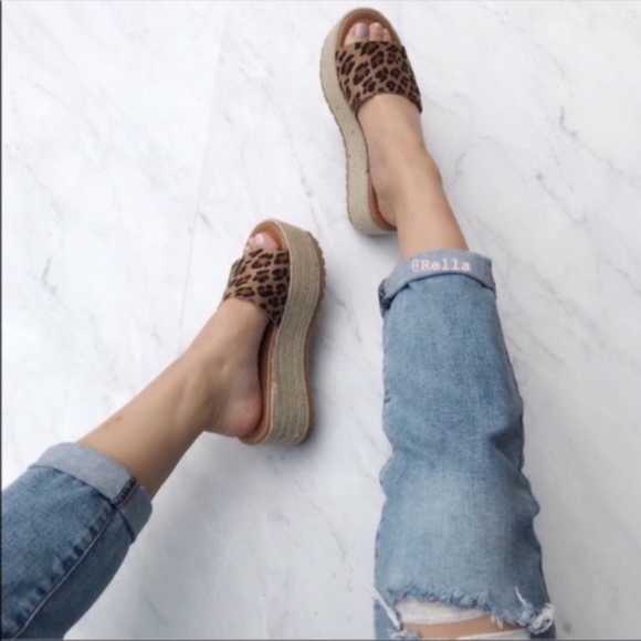 Leopard Animal Print Platform Sandal - Picture 2 of 3